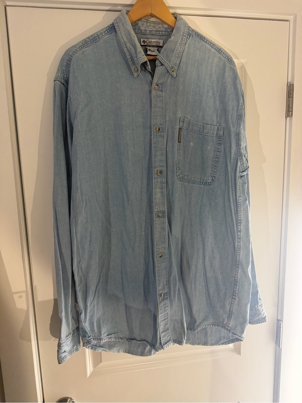 Vintage Columbia Men’s Light Blue Denim Button-Up Shirt XLT